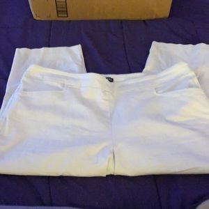 White capris size 2x or 20